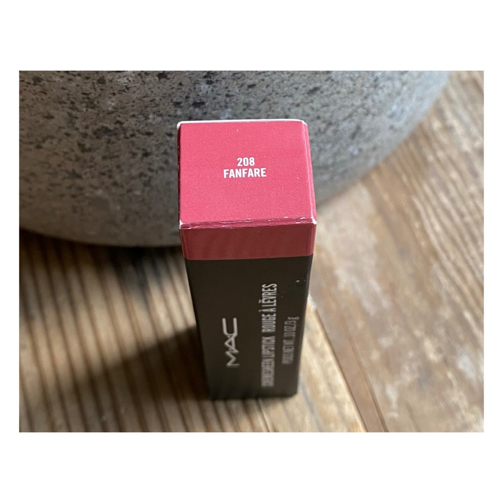 MAC • Lipstick • Fanfare - Picture 3 of 5